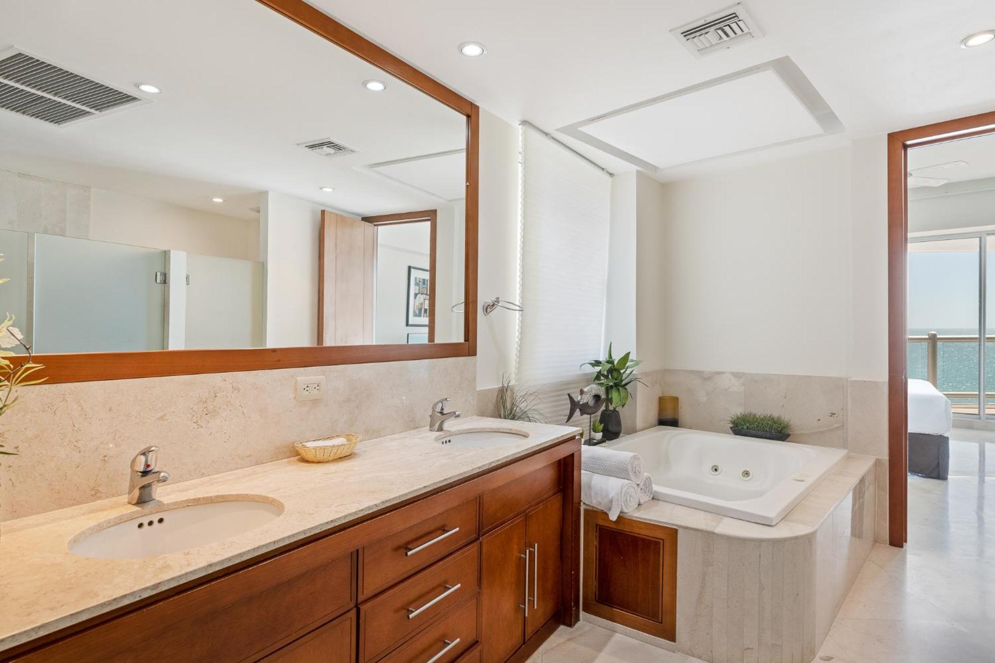 Luna Blanca Two Bedroom Unit By Kivoya Rocky Point Room photo